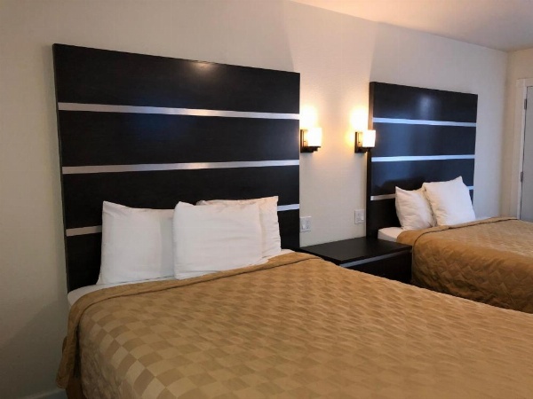 Cedar Inn & Suites image 16