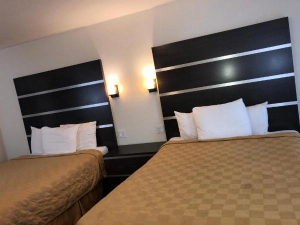 Cedar Inn & Suites image 18